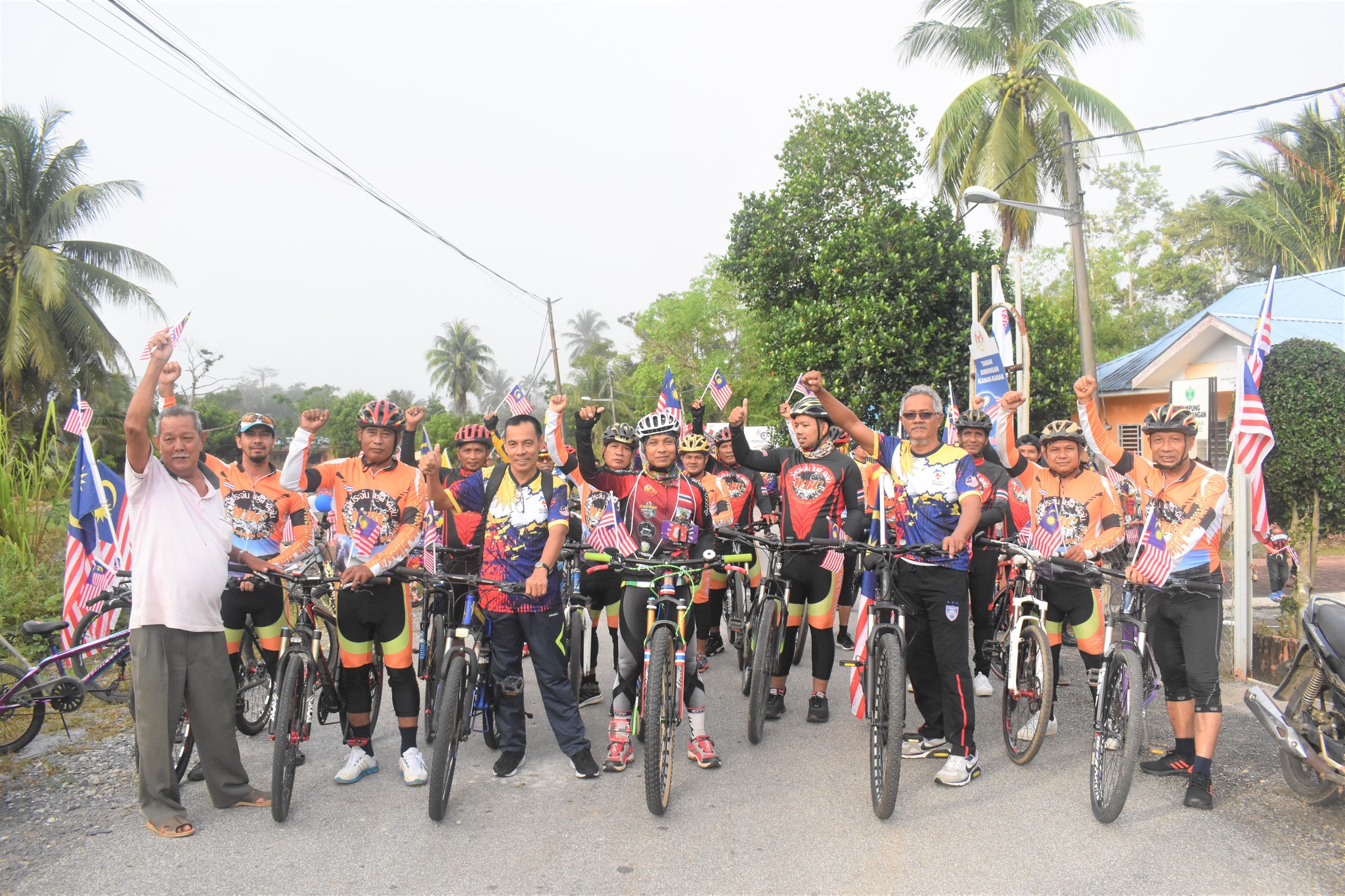 นายกองค์การบริหารส่วนตำบลวังประจัน พร้อมคณะ Wangprachan Bike (wbc) ร่วมเป็นเกียรติในงานวันชาติ มาเลเซีย selamat hari kebangsaan 31 ส.ค.65 (Malaysias National Day) ณ บ้านวังเกลียน รัฐเปอร์ลิซ